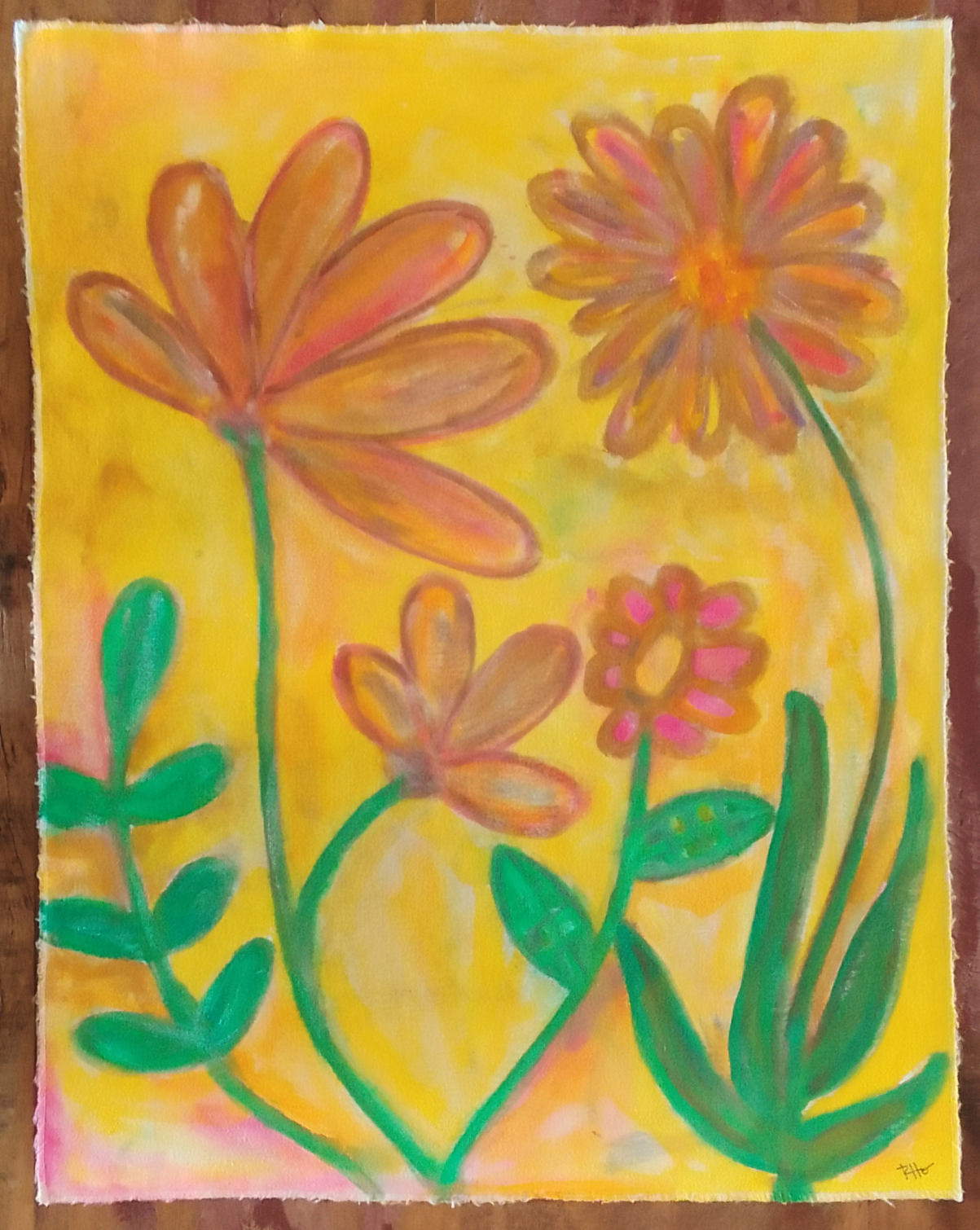 Fundo amarelado com flores alaranjadas.jpg